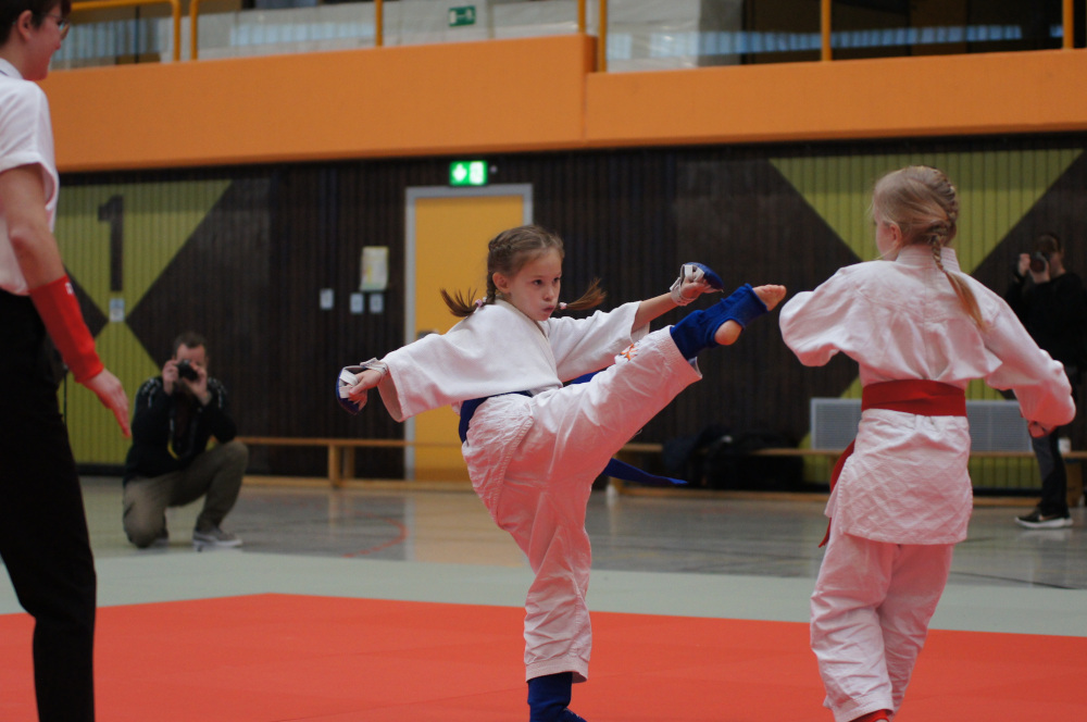 Kampf zwischen Lucy und Anna